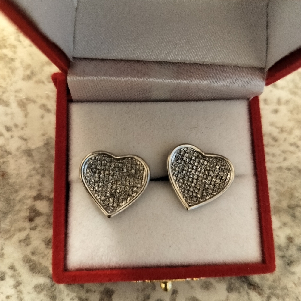 White Gold 10kt Heart Earrings